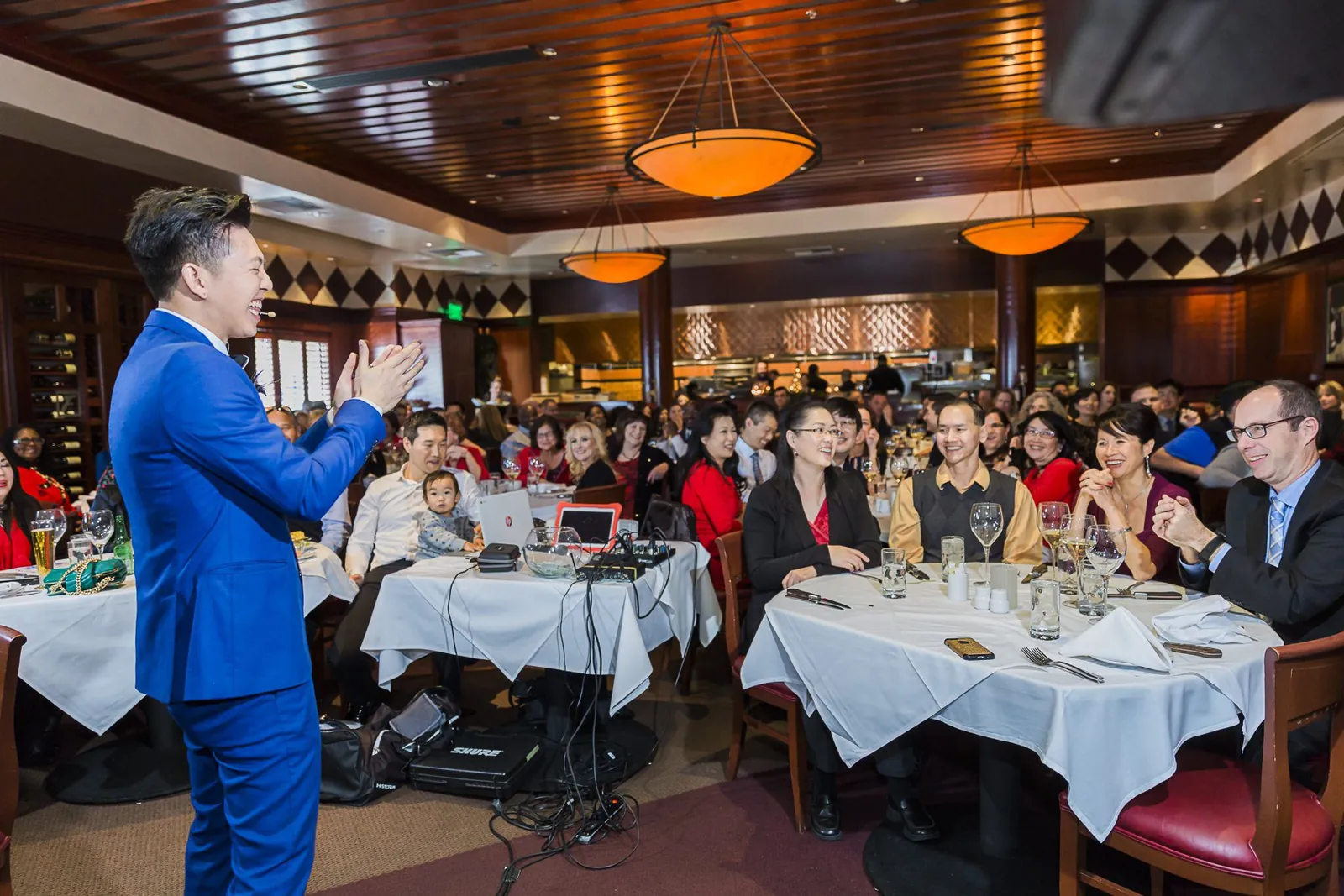 Johnny Wu performing for a full dining room