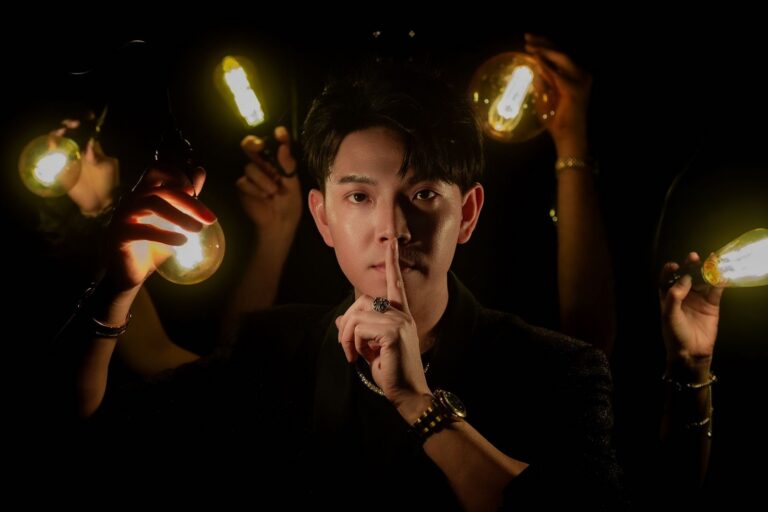 Johnny Wu, magician, mentalist and hypnotist