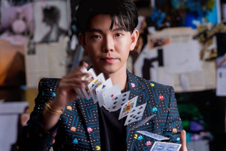 Johnny Wu, magician, mentalist and hypnotist