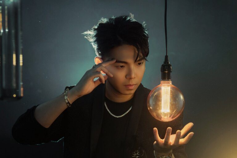 Johnny Wu, magician, mentalist and hypnotist