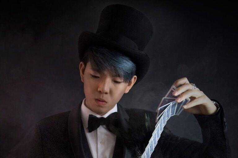 Johnny Wu, magician, mentalist and hypnotist