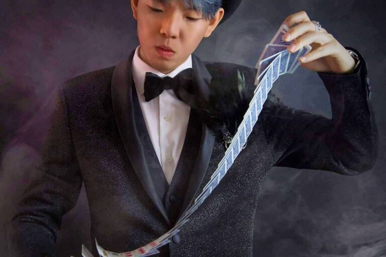 Johnny Wu, magician, mentalist and hypnotist