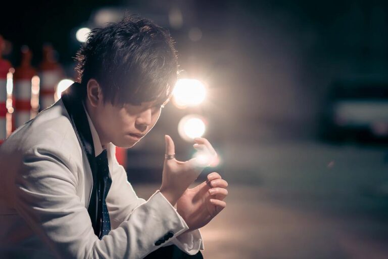 Johnny Wu performing magic