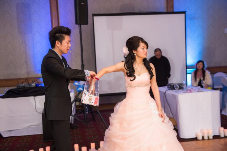 Johnny Wu performing magic for guests at a wedding