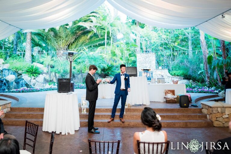 Johnny Wu performing magic for guests at a wedding