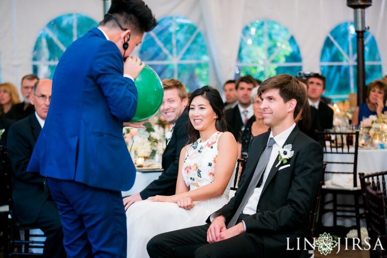 Johnny Wu performing magic for guests at a wedding