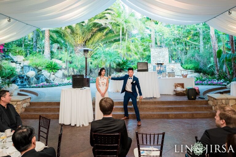 Johnny Wu performing magic for guests at a wedding